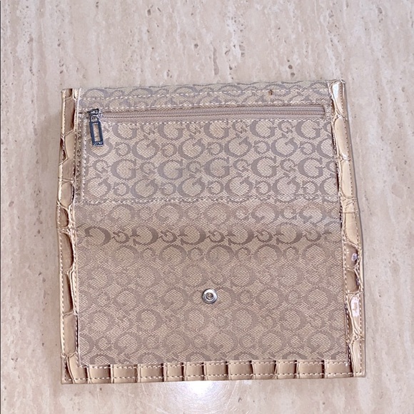 GUESS Hand Wallet - Picture 3 of 3
